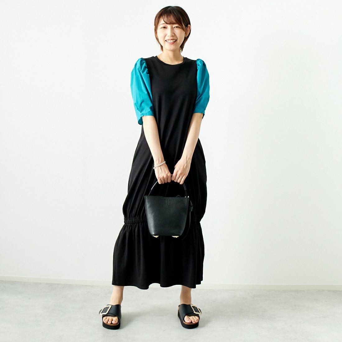 Jeans Factory Clothes [ジーンズファクトリークローズ] スムースタフタスリーブカットワンピース [7445328] BLACK &&モデル身長：167cm 着用サイズ：F&&