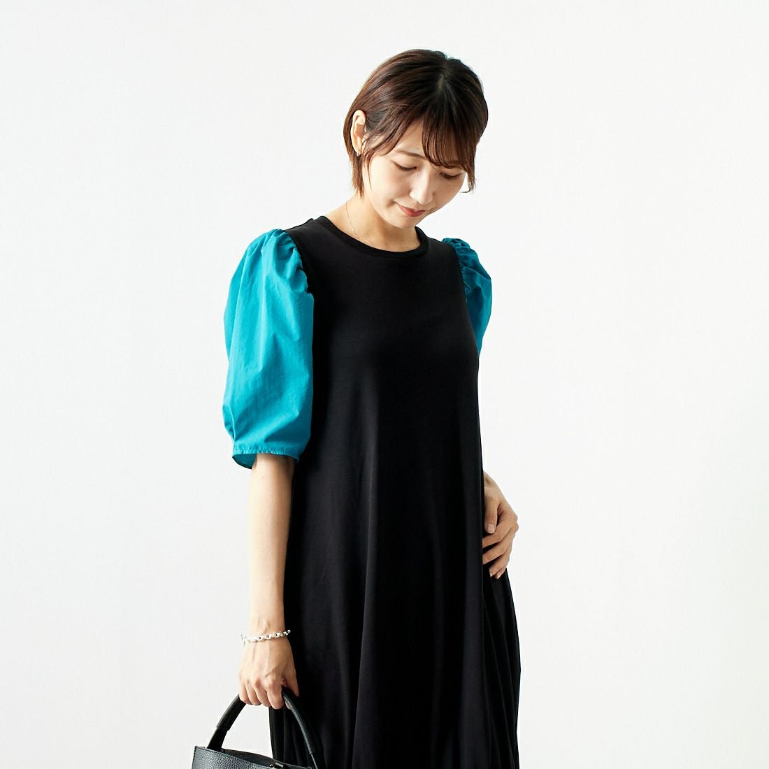 Jeans Factory Clothes [ジーンズファクトリークローズ] スムースタフタスリーブカットワンピース [7445328] BLACK &&モデル身長：167cm 着用サイズ：F&&