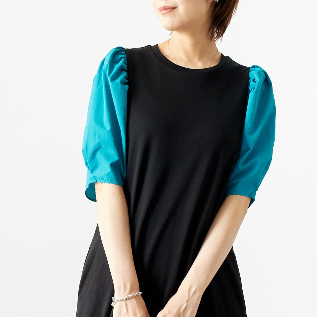 Jeans Factory Clothes [ジーンズファクトリークローズ] スムースタフタスリーブカットワンピース [7445328] BLACK &&モデル身長：167cm 着用サイズ：F&&