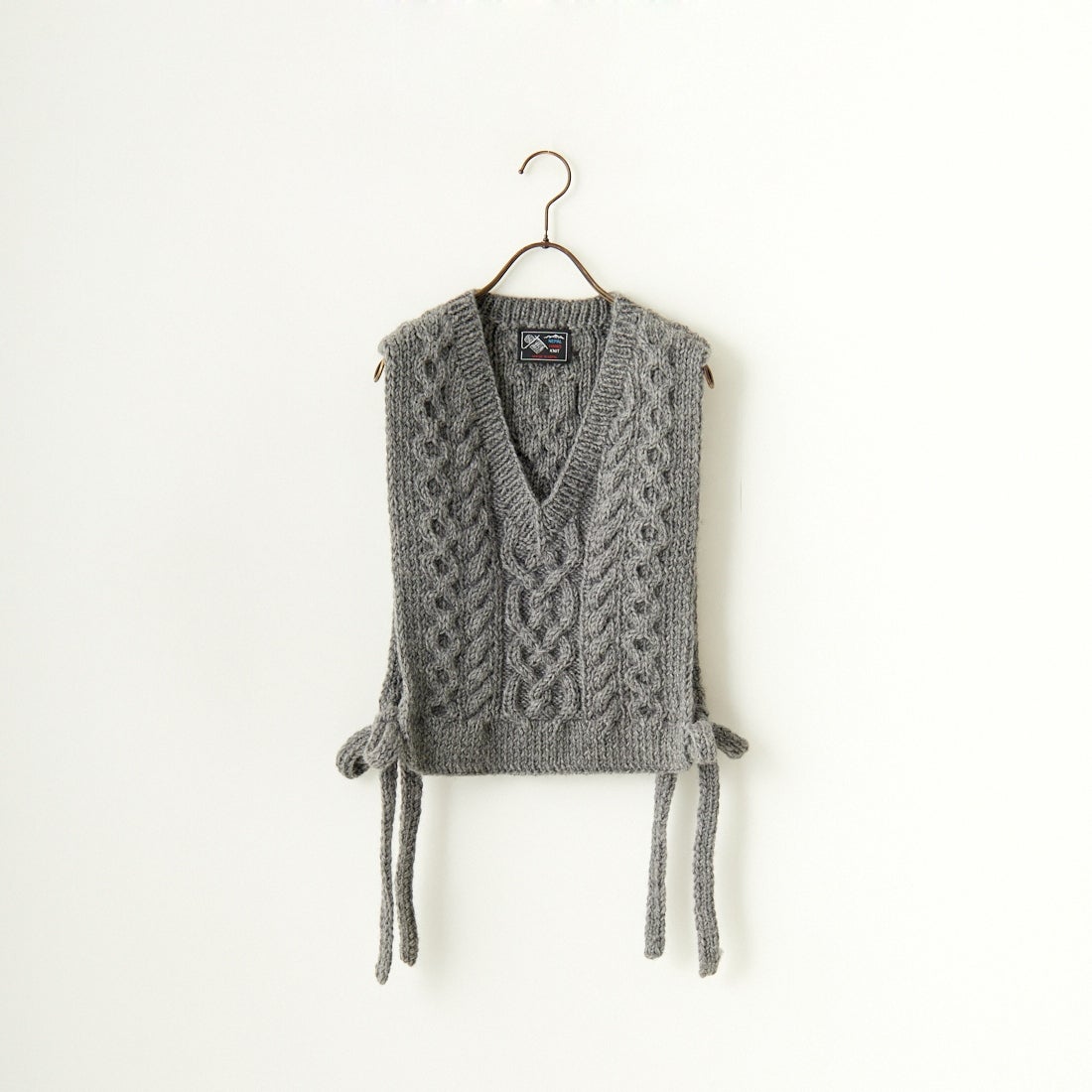 NEPAL HAND KNIT [ネパールハンドニット] 別注 ハンドニット サイドリボンベスト [NHK-DW-24FW3IN-JF] GRAY
