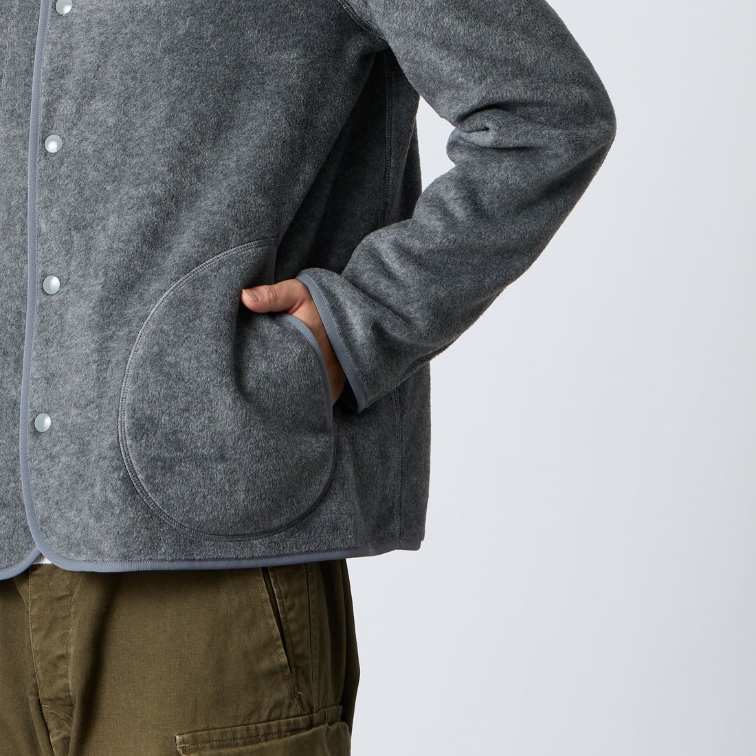 DANTON [ダントン] ノーカラーフリースカーディガン [JD-8939] DK.GREY &&モデル身長：175cm 着用サイズ：40&&