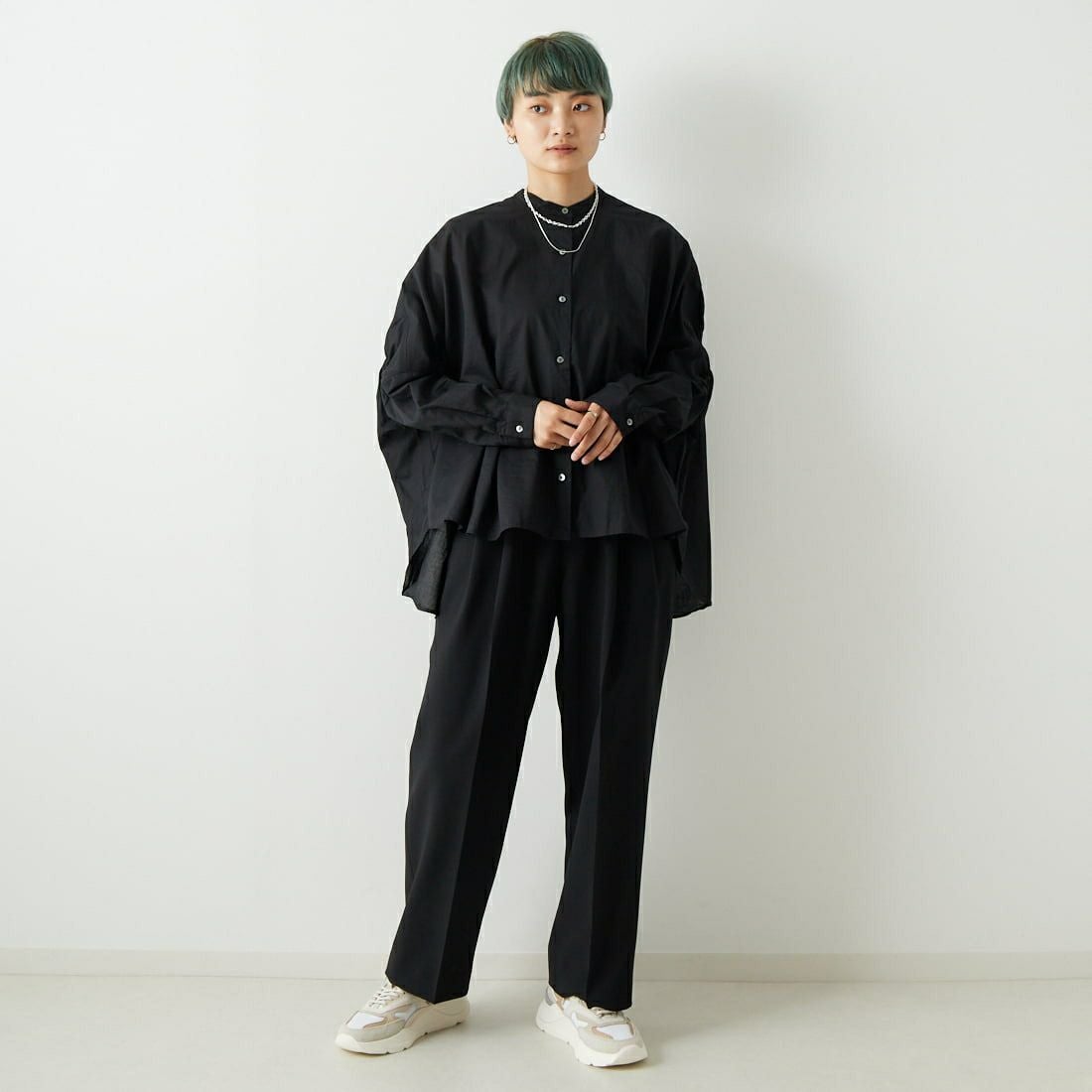 mizuiro ind [ミズイロインド] バックギャザーワイドシャツ [1-238975] 99 BLACK &&モデル身長：160cm 着用サイズ：F&&