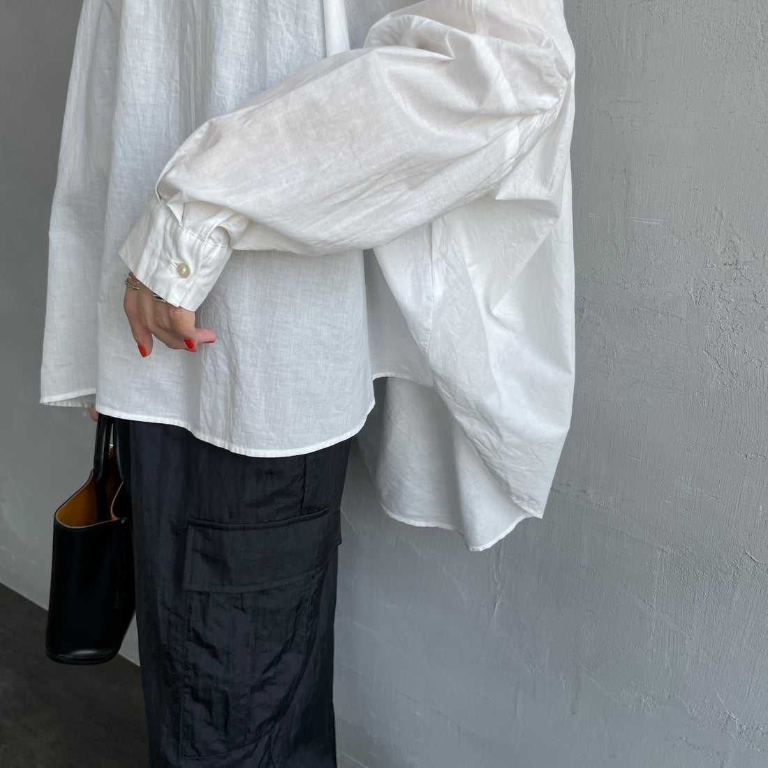 mizuiro ind [ミズイロインド] バックギャザーワイドシャツ [1-238975] 11 OFF WHI &&モデル身長：160cm 着用サイズ：F&&