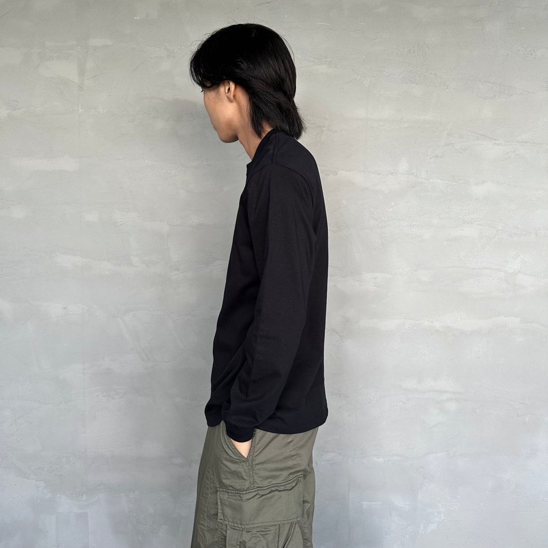 Hanes [ヘインズ] BEEFY ロングスリーブTシャツ [H5186] 090 ﾌﾞﾗｯｸ &&モデル身長：179cm 着用サイズ：L&&