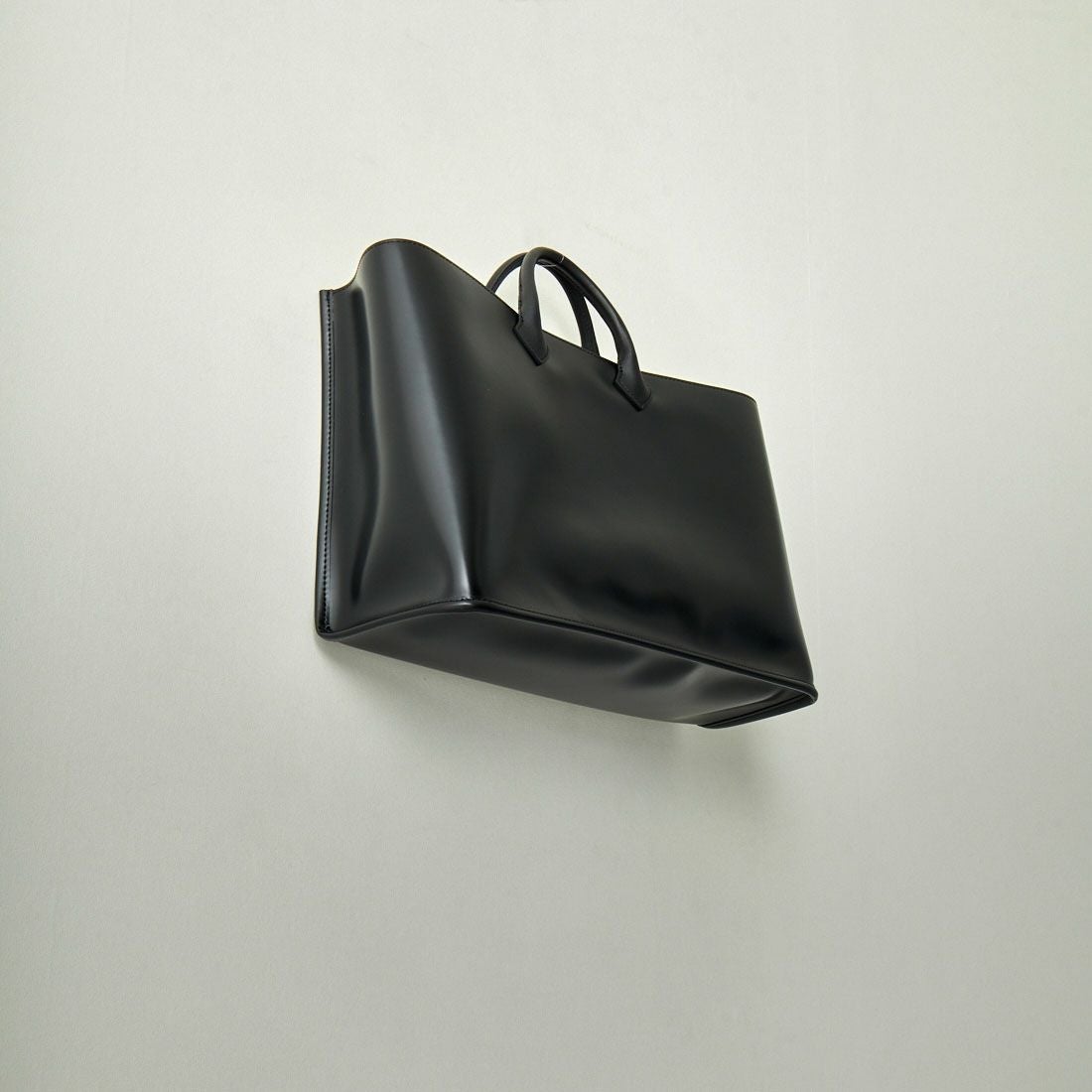 PIENI [ピエニ] レザーハンドバッグ [KOKO-M] MUSTA BK/N