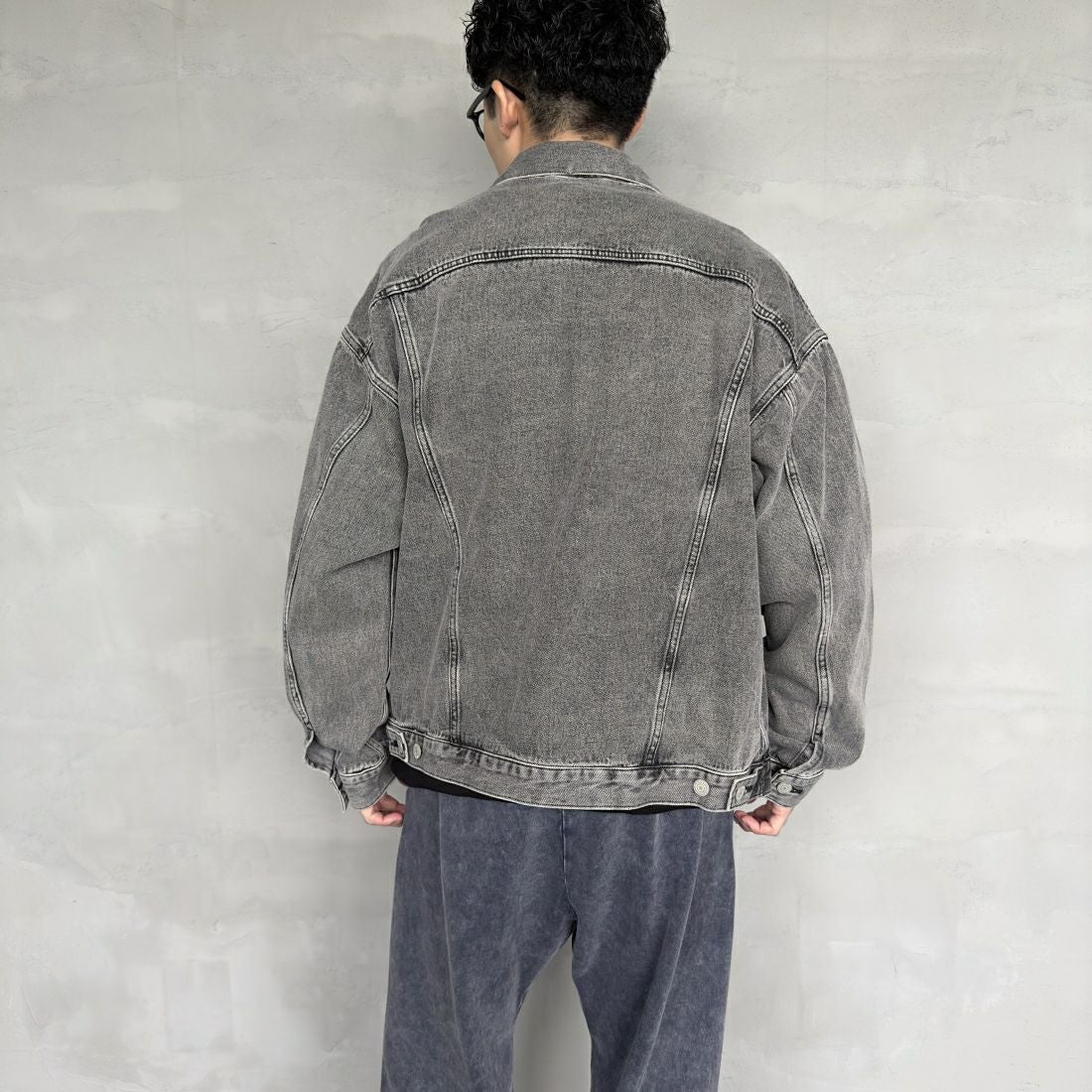 Noir Fabrik [ヌワールファブリック] デニムトラッカージャケット [NF-243-064] ACID BLK&&モデル身長：168cm 着用サイズ：L&&