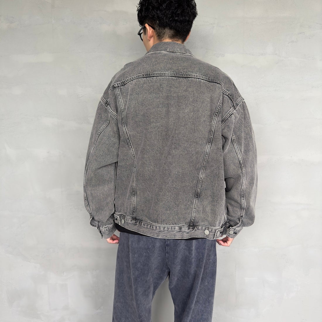 Noir Fabrik [ヌワールファブリック] デニムトラッカージャケット [NF-243-064] ACID BLK&&モデル身長：168cm 着用サイズ：L&&