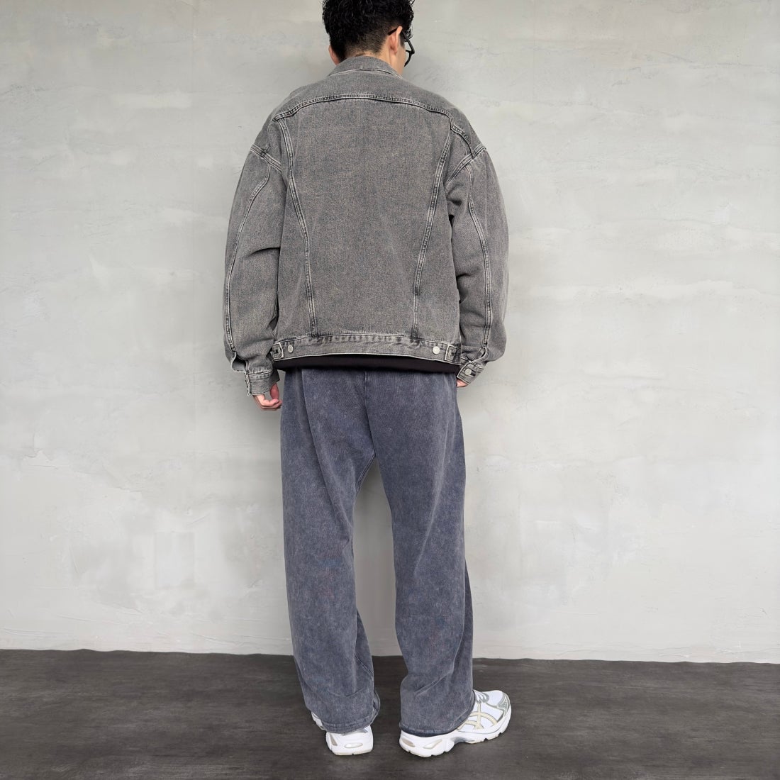 Noir Fabrik [ヌワールファブリック] デニムトラッカージャケット [NF-243-064] ACID BLK&&モデル身長：168cm 着用サイズ：L&&