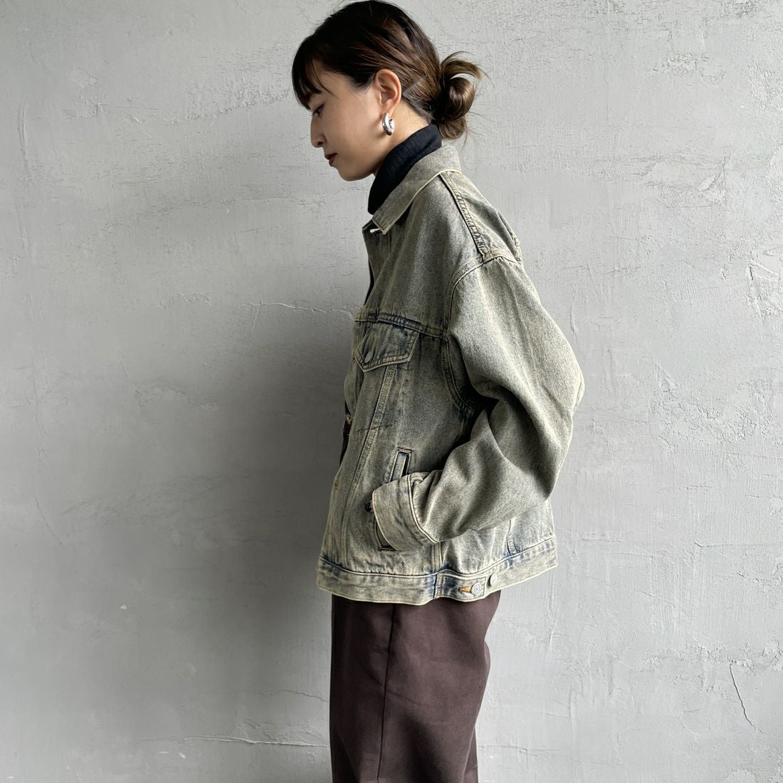 Noir Fabrik [ヌワールファブリック] デニムトラッカージャケット [NF-243-064] T.ACID BLU &&モデル身長：150cm 着用サイズ：XS&&