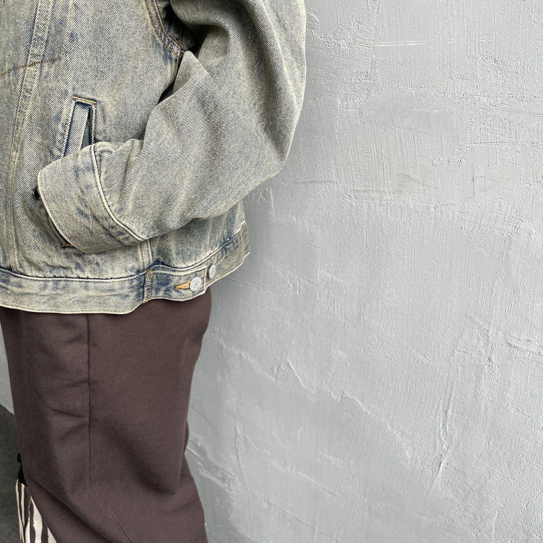 Noir Fabrik [ヌワールファブリック] デニムトラッカージャケット [NF-243-064] T.ACID BLU &&モデル身長：150cm 着用サイズ：XS&&