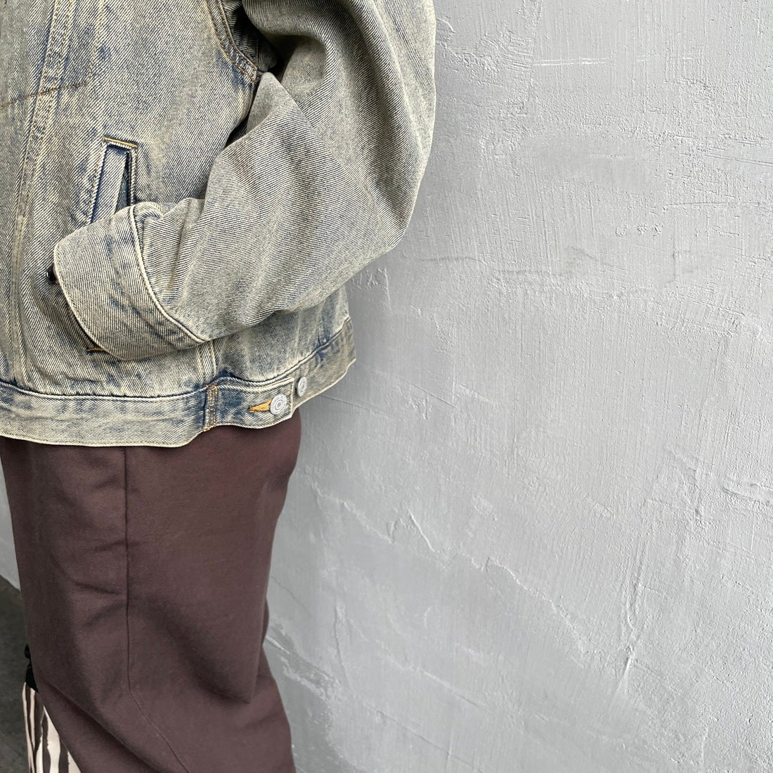 Noir Fabrik [ヌワールファブリック] デニムトラッカージャケット [NF-243-064] T.ACID BLU &&モデル身長：150cm 着用サイズ：XS&&