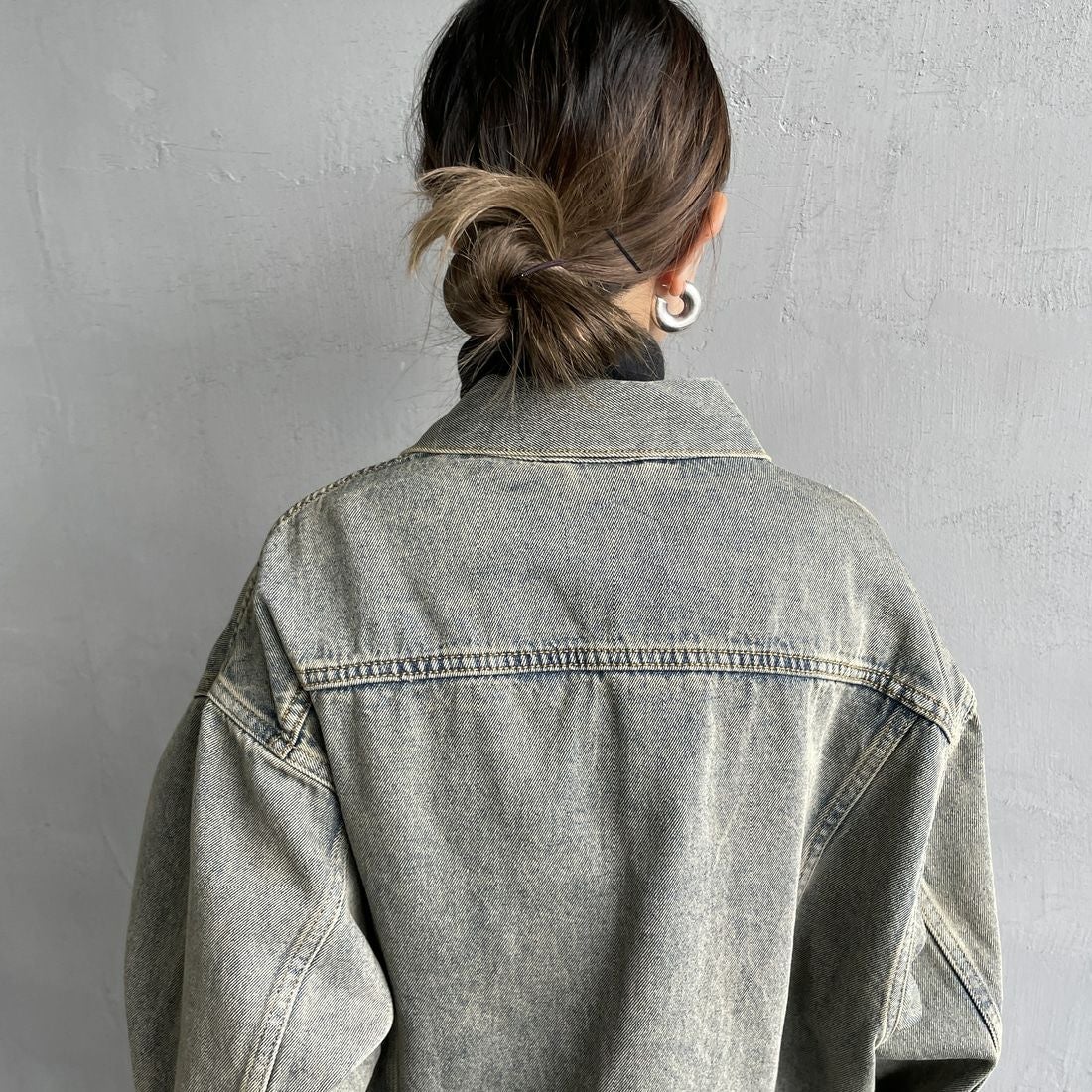 Noir Fabrik [ヌワールファブリック] デニムトラッカージャケット [NF-243-064] T.ACID BLU &&モデル身長：150cm 着用サイズ：XS&&