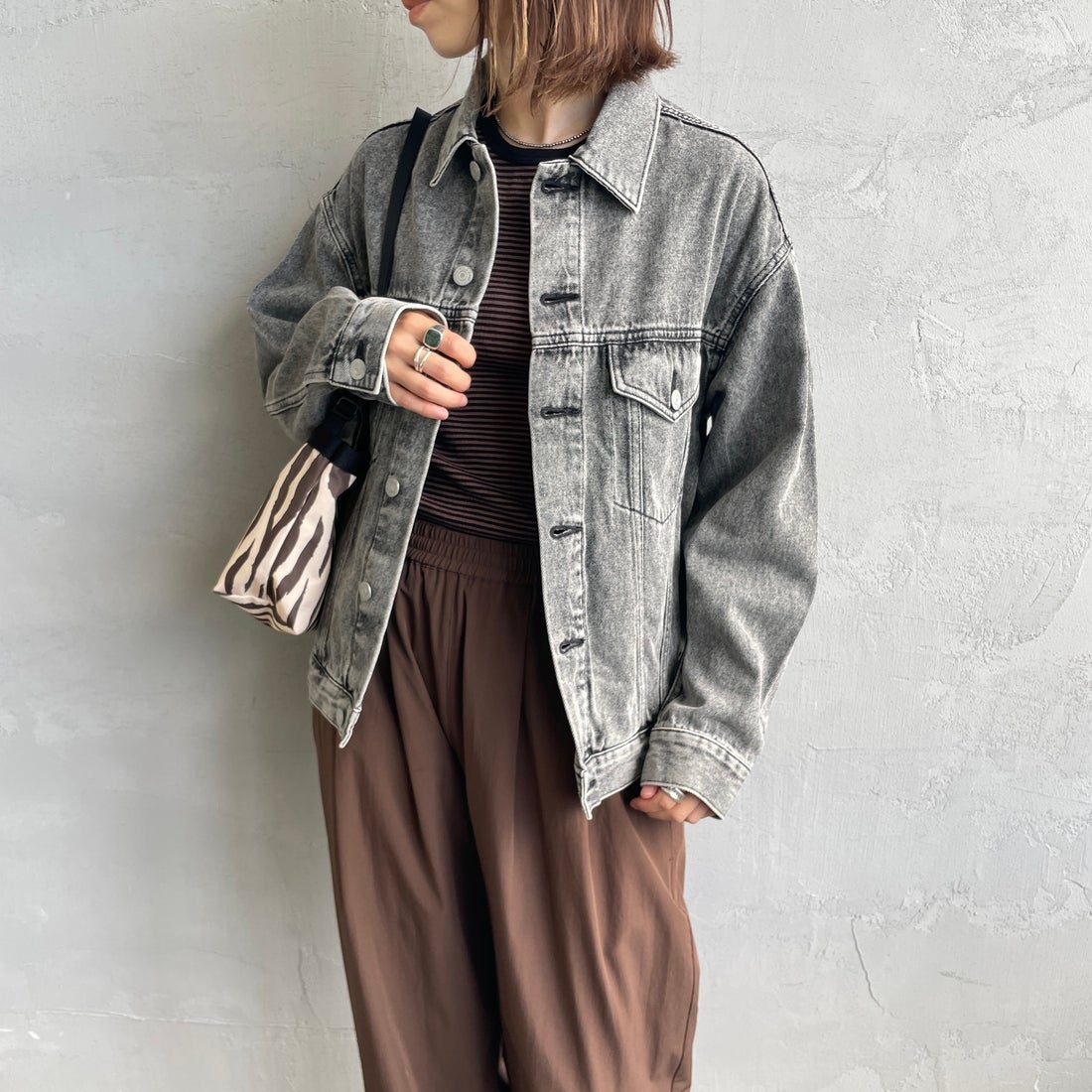 Noir Fabrik [ヌワールファブリック] デニムトラッカージャケット [NF-243-064] ACID BLK &&モデル身長：158cm 着用サイズ：XS&&