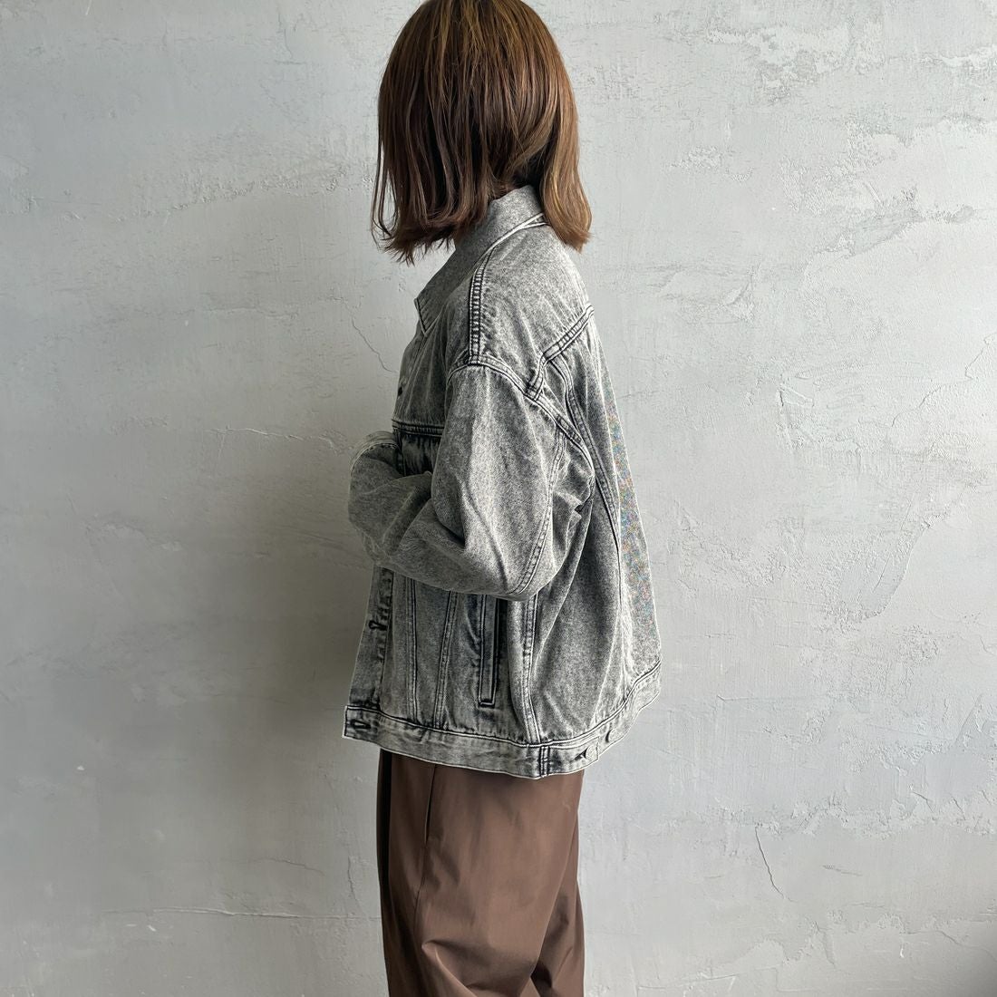 Noir Fabrik [ヌワールファブリック] デニムトラッカージャケット [NF-243-064] ACID BLK &&モデル身長：158cm 着用サイズ：XS&&