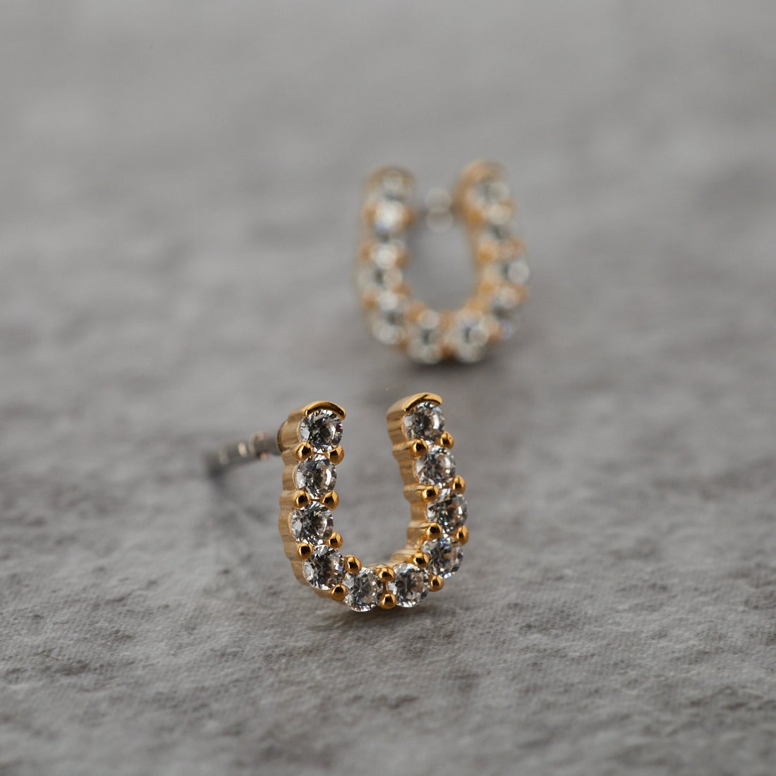Baqless [バックレス] オネストリー アリーナピアス [CZ-AL-WH] GOLD