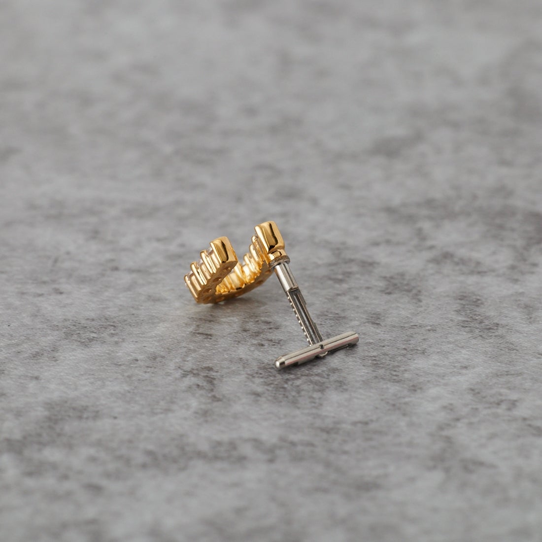 Baqless [バックレス] オネストリー アリーナピアス [CZ-AL-WH] GOLD
