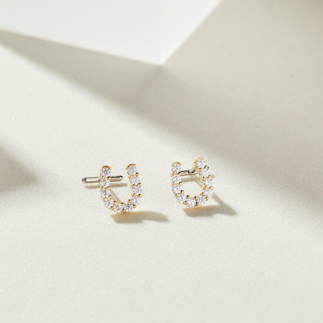 Baqless [バックレス] オネストリー アリーナピアス [CZ-AL-WH] GOLD