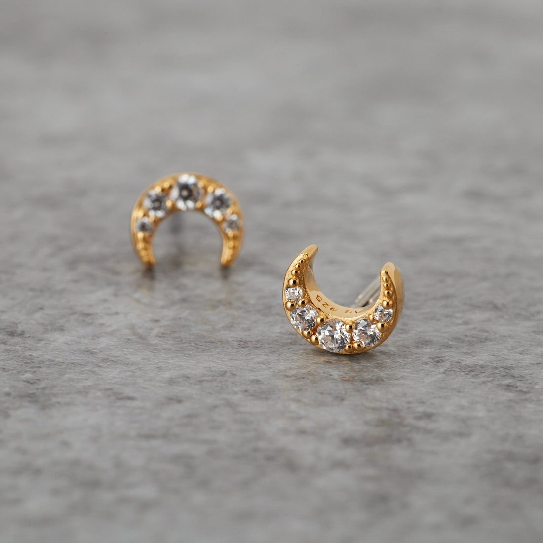 Baqless [バックレス] オネストリー ルナゴールドピアス [CZ-LU-WH-YG] GOLD