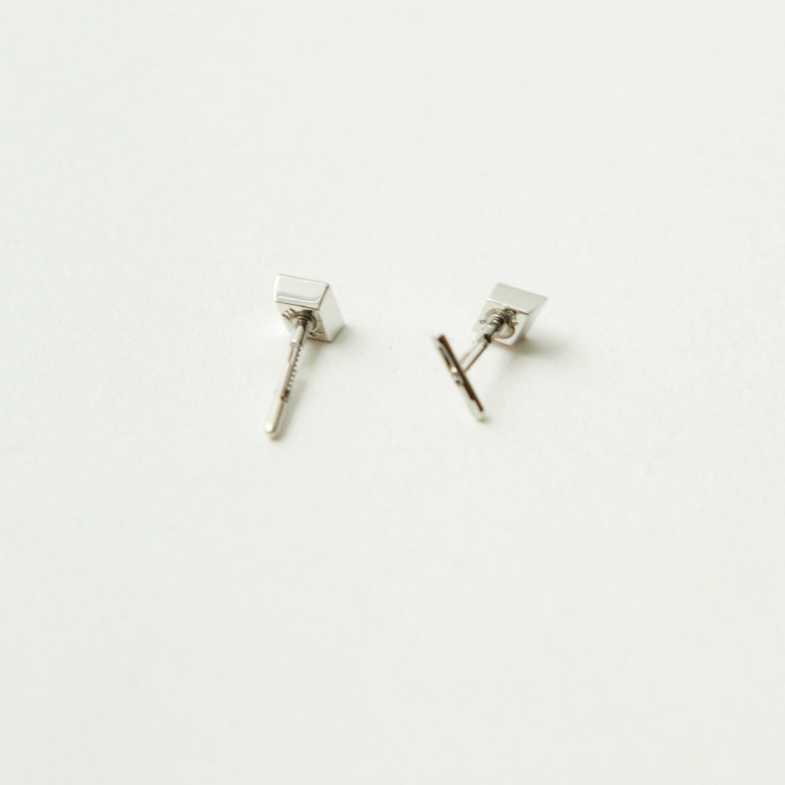 Baqless [バックレス] アミティー オニキスシルバーピアス [AM-ON-SV] SILVER