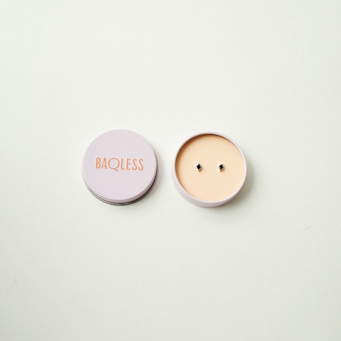 Baqless [バックレス] アミティー オニキスシルバーピアス [AM-ON-SV] SILVER