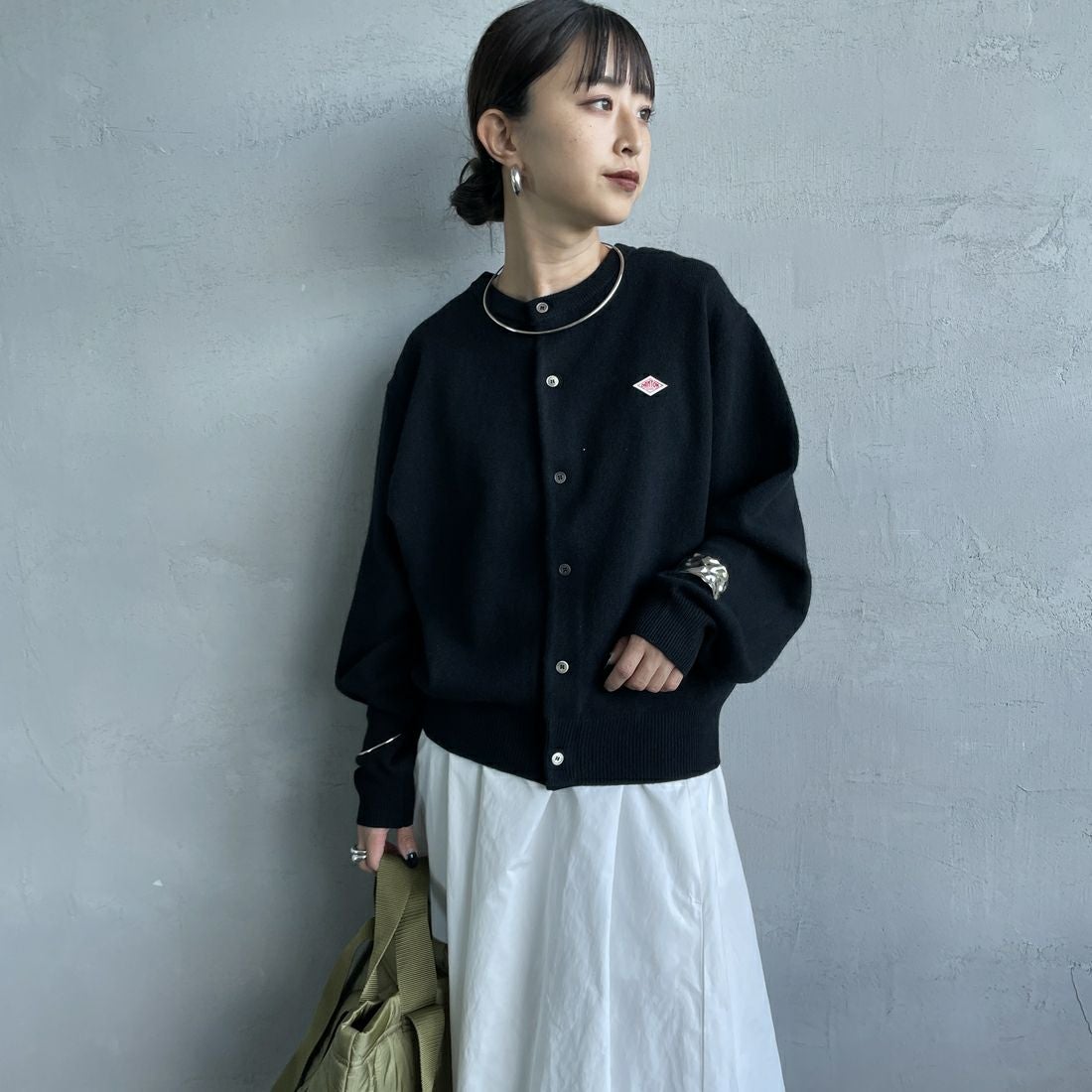 DANTON [ダントン] ラムウール クルーネックカーディガン [DT-D0031LMW] BLACK &&モデル身長：150cm 着用サイズ：34&&