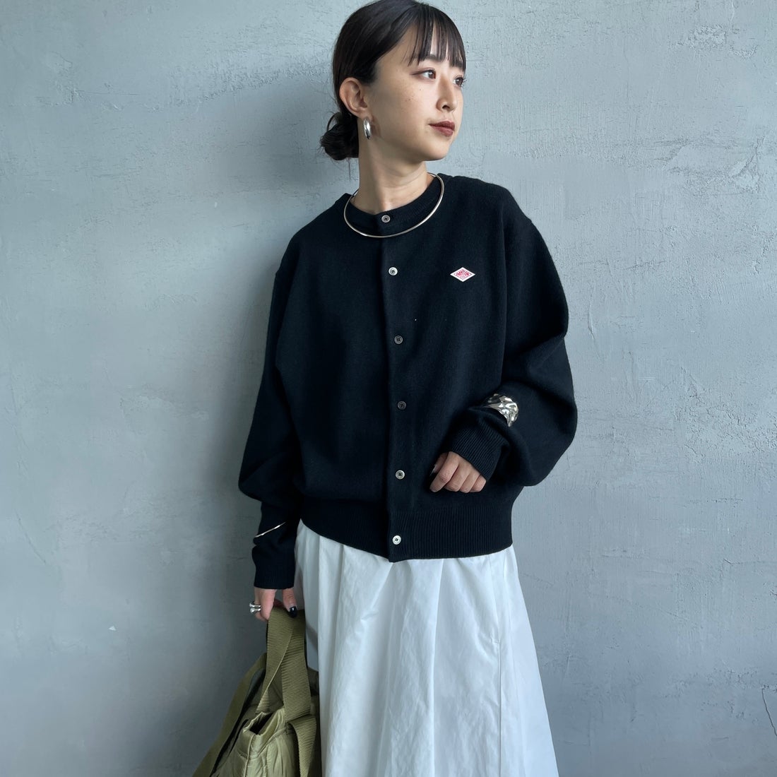 DANTON [ダントン] ラムウール クルーネックカーディガン [DT-D0031LMW] BLACK &&モデル身長：150cm 着用サイズ：34&&