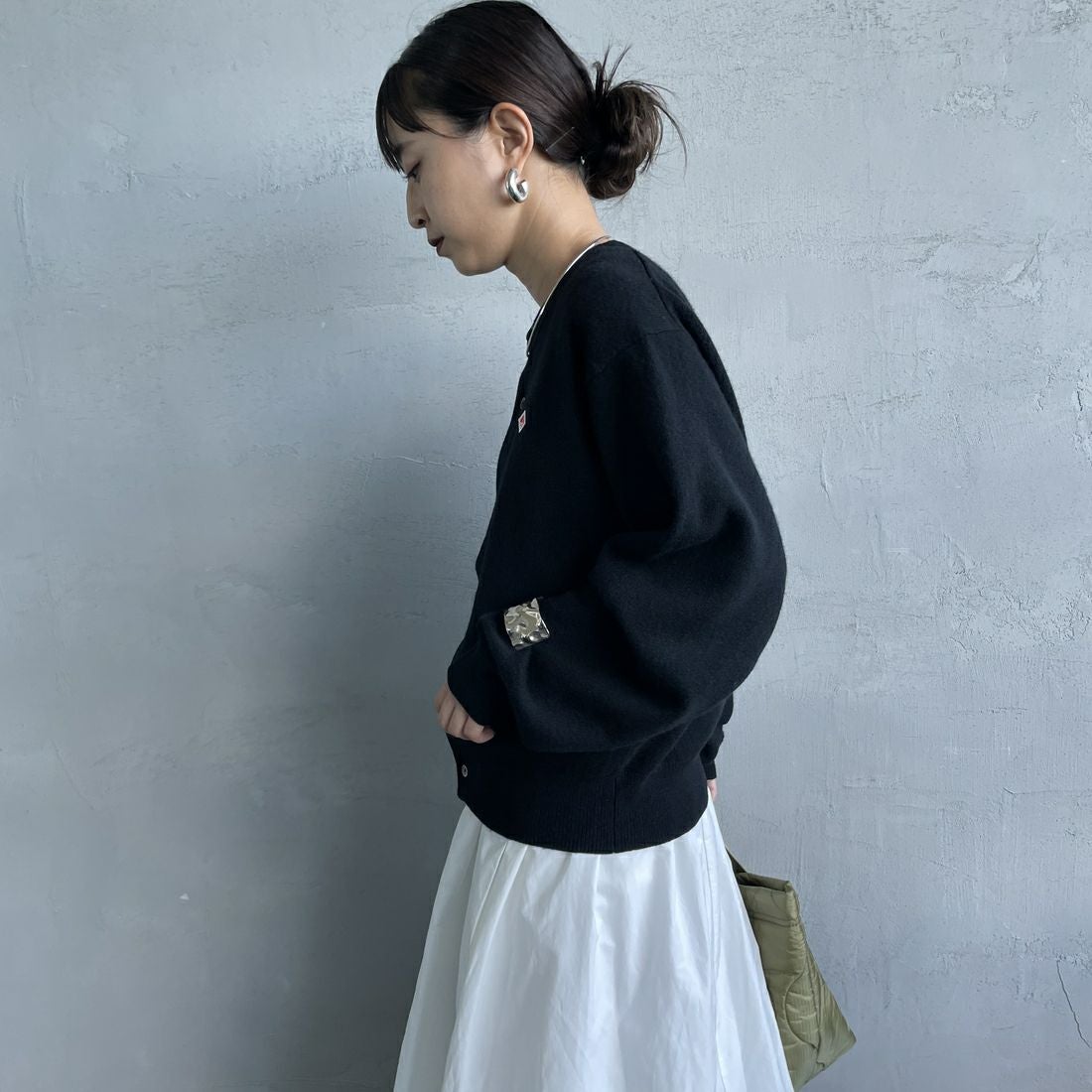 DANTON [ダントン] ラムウール クルーネックカーディガン [DT-D0031LMW] BLACK &&モデル身長：150cm 着用サイズ：34&&