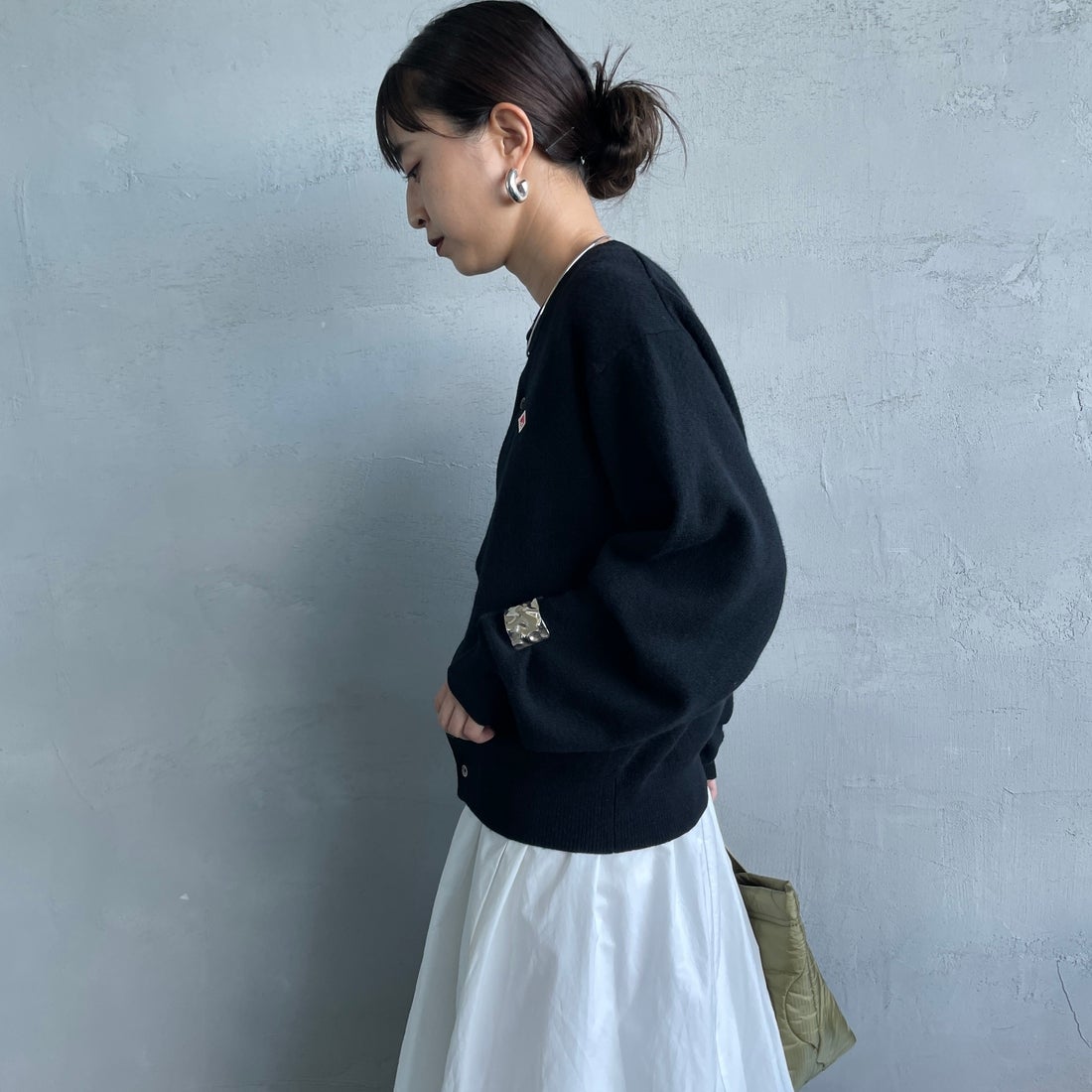 DANTON [ダントン] ラムウール クルーネックカーディガン [DT-D0031LMW] BLACK &&モデル身長：150cm 着用サイズ：34&&