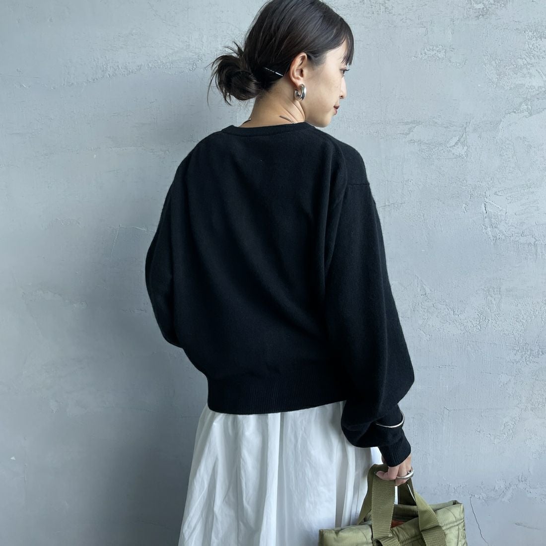 DANTON [ダントン] ラムウール クルーネックカーディガン [DT-D0031LMW] BLACK &&モデル身長：150cm 着用サイズ：34&&