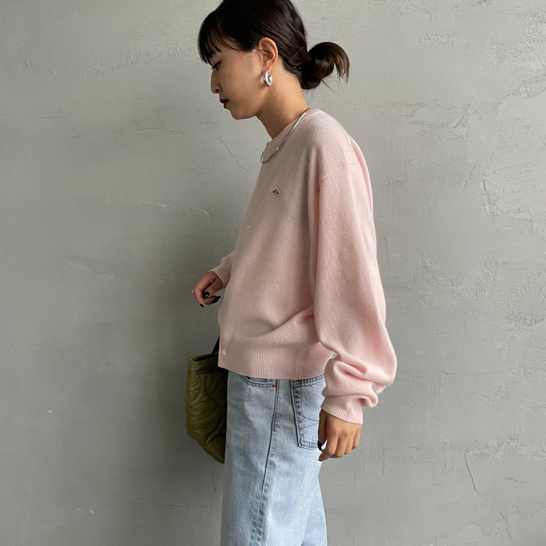 DANTON [ダントン] ラムウール クルーネックカーディガン [DT-D0031LMW] PALE PINK &&モデル身長：150cm 着用サイズ：34&&