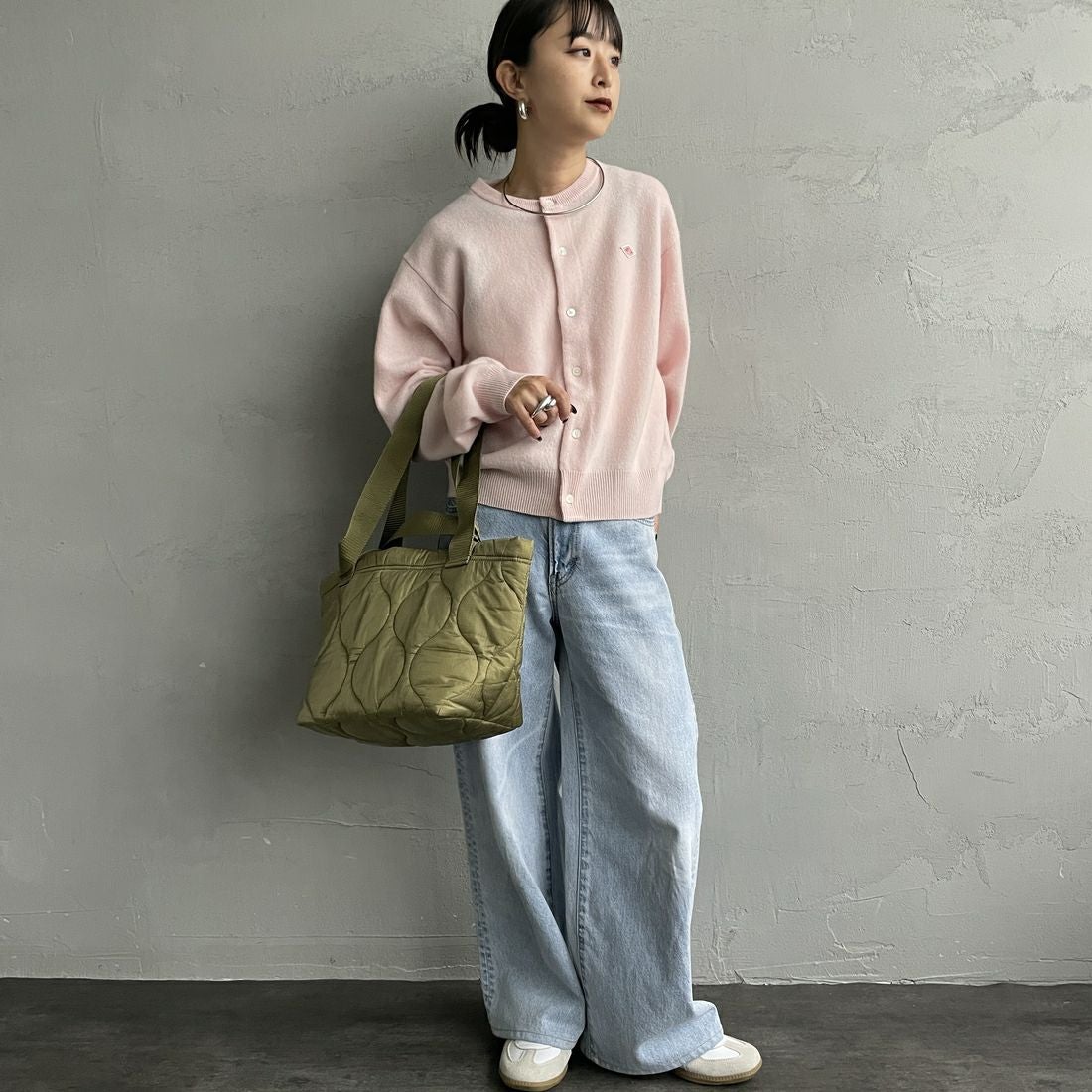 DANTON [ダントン] ラムウール クルーネックカーディガン [DT-D0031LMW] PALE PINK &&モデル身長：150cm 着用サイズ：34&&