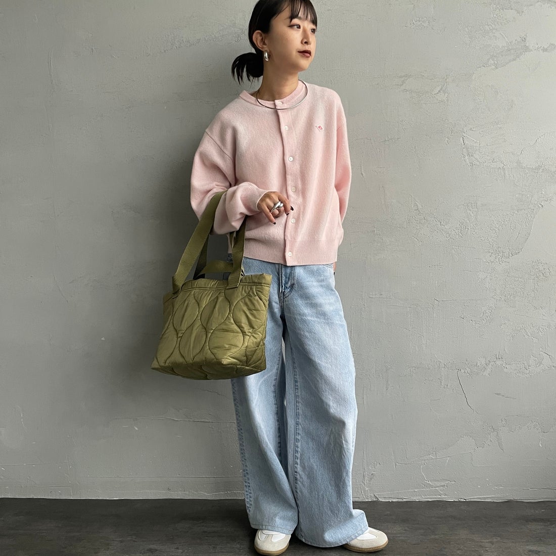 DANTON [ダントン] ラムウール クルーネックカーディガン [DT-D0031LMW] PALE PINK &&モデル身長：150cm 着用サイズ：34&&