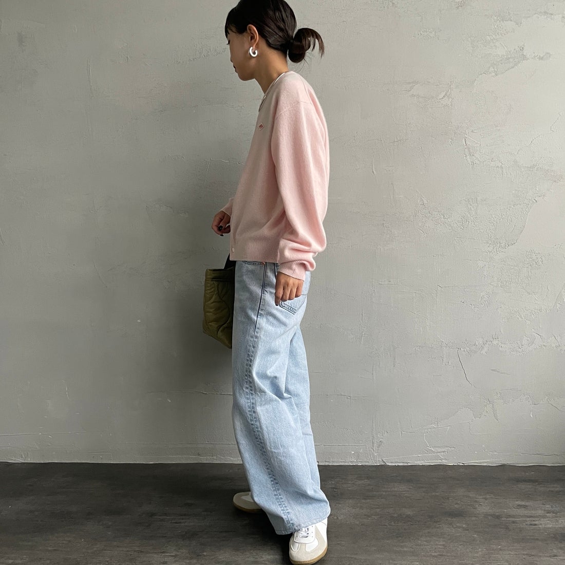 DANTON [ダントン] ラムウール クルーネックカーディガン [DT-D0031LMW] PALE PINK &&モデル身長：150cm 着用サイズ：34&&