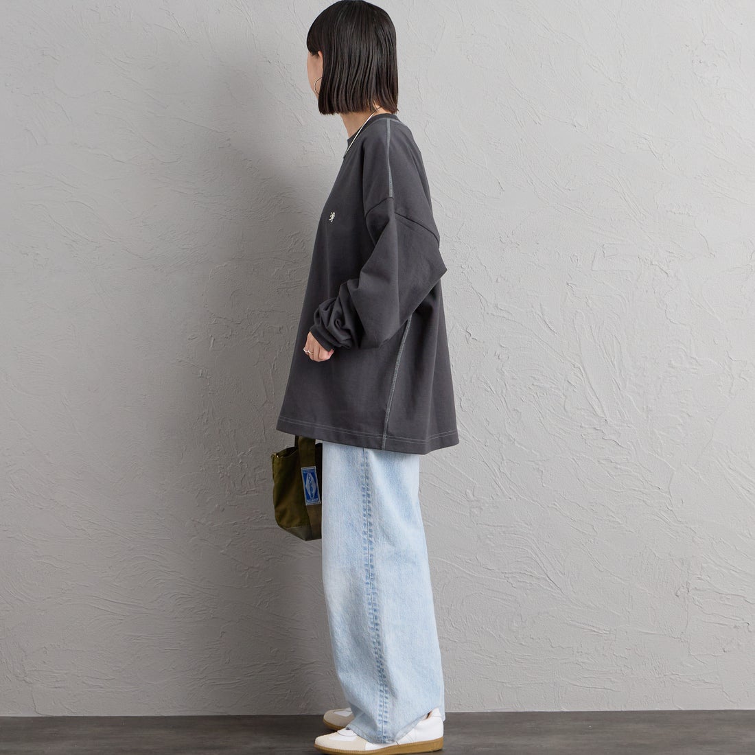 Gymphlex [ジムフレックス] ヘビーウェイトジャージー ロングスリーブTシャツ [GY-C0389HWJ] COAL GREY &&モデル身長：150cm 着用サイズ：S&&