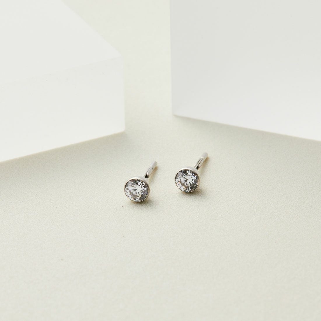 Baqless [バックレス] クラリティ ホワイトピアス [CZ-50-WH] WHITE