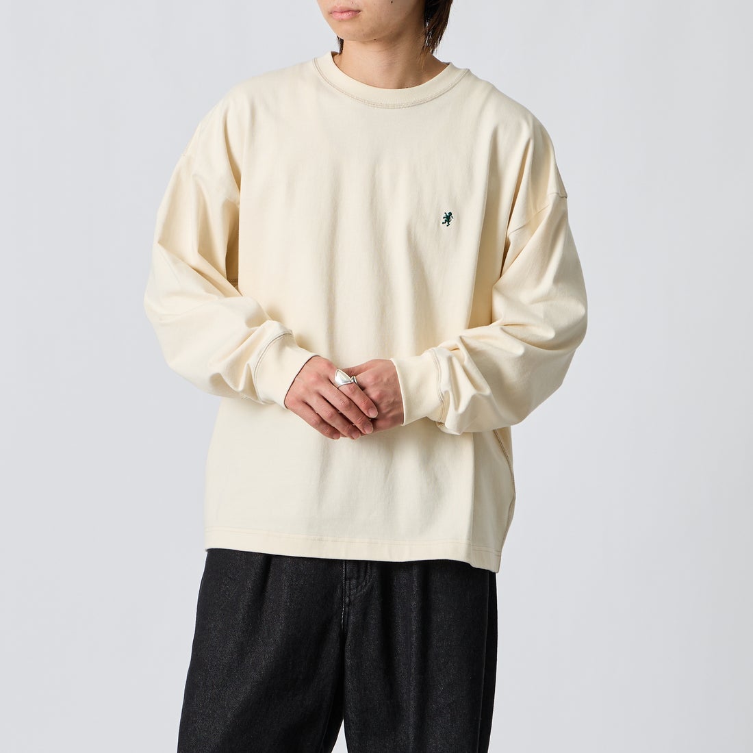 ECRU&&モデル身長：177cm 着用サイズ：L&&