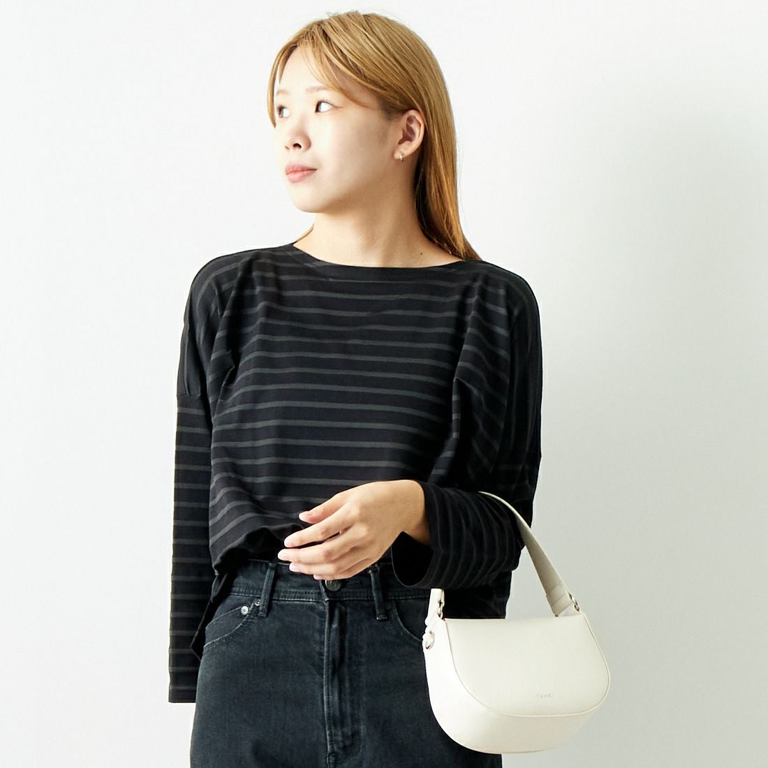 mizuiro ind [ミズイロインド] オパール加工プリントワイドプルオーバー [3-210034] 99 BLK BD &&モデル身長：167cm 着用サイズ：F&&