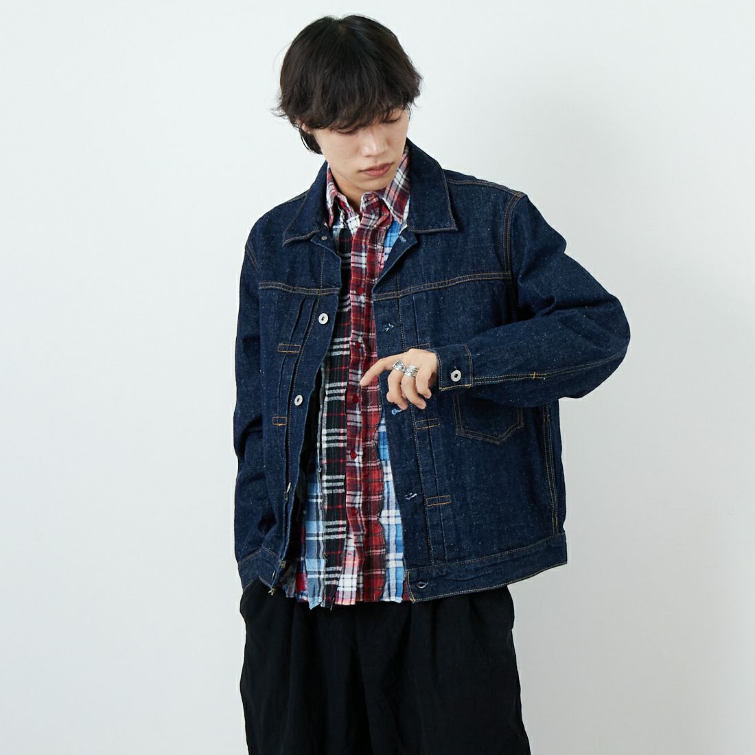 LEVI'S [リーバイス] TYPE1 トラッカージャケット [A3174-00] 02 ROLL UP &&モデル身長：179cm 着用サイズ：L&&