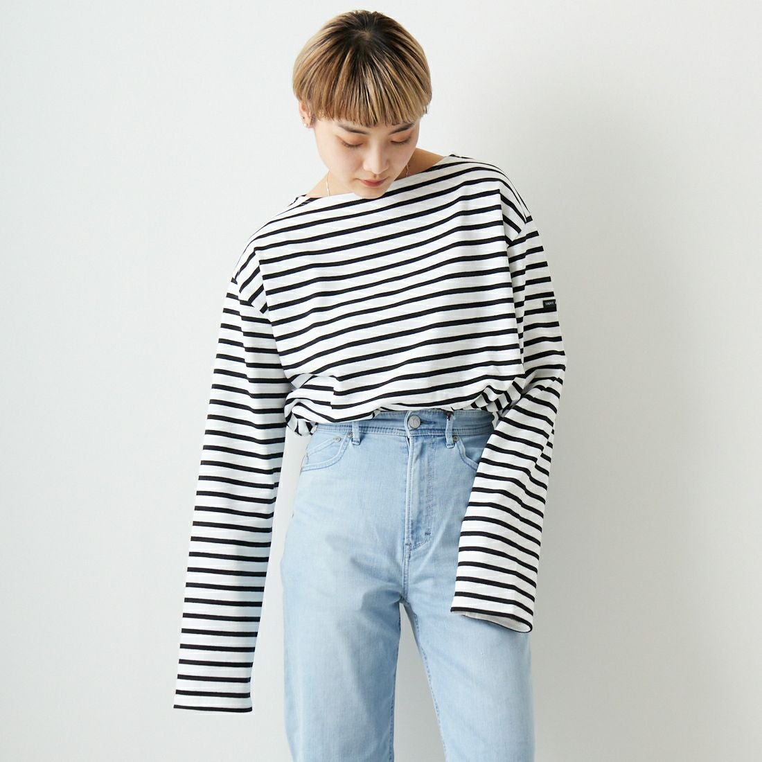 ST.JAMES [セントジェームス] バスクロングスリーブTシャツ [OUESSANT] ECR/NOI &&モデル身長：160cm 着用サイズ：7&&