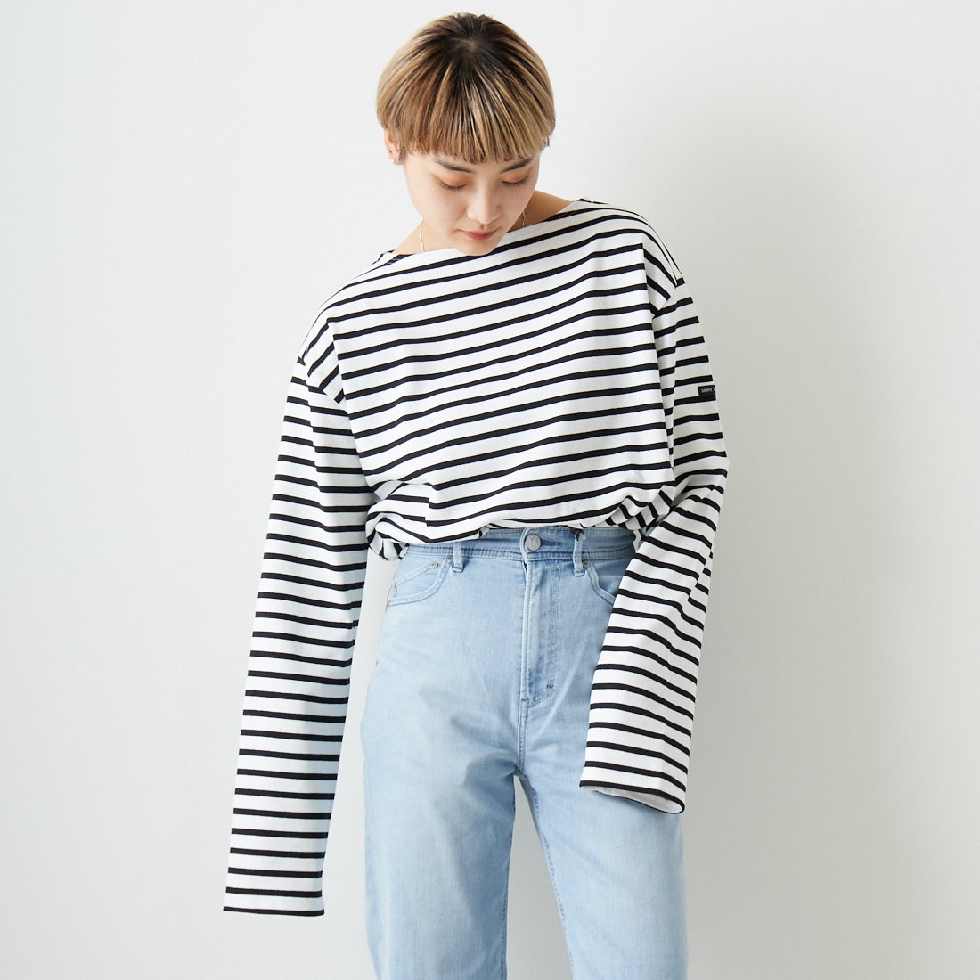 ST.JAMES [セントジェームス] バスクロングスリーブTシャツ [OUESSANT] ECR/NOI &&モデル身長：160cm 着用サイズ：7&&