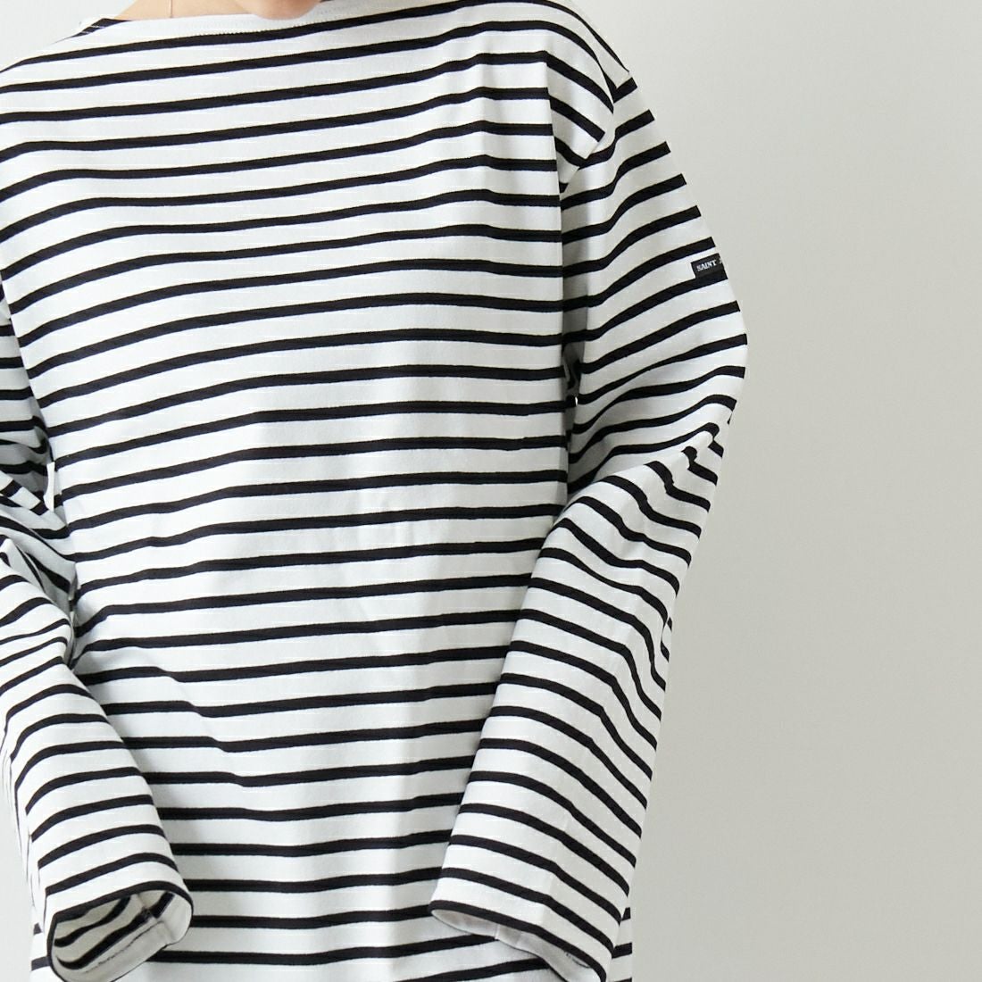 ST.JAMES [セントジェームス] バスクロングスリーブTシャツ [OUESSANT] ECR/NOI &&モデル身長：160cm 着用サイズ：7&&