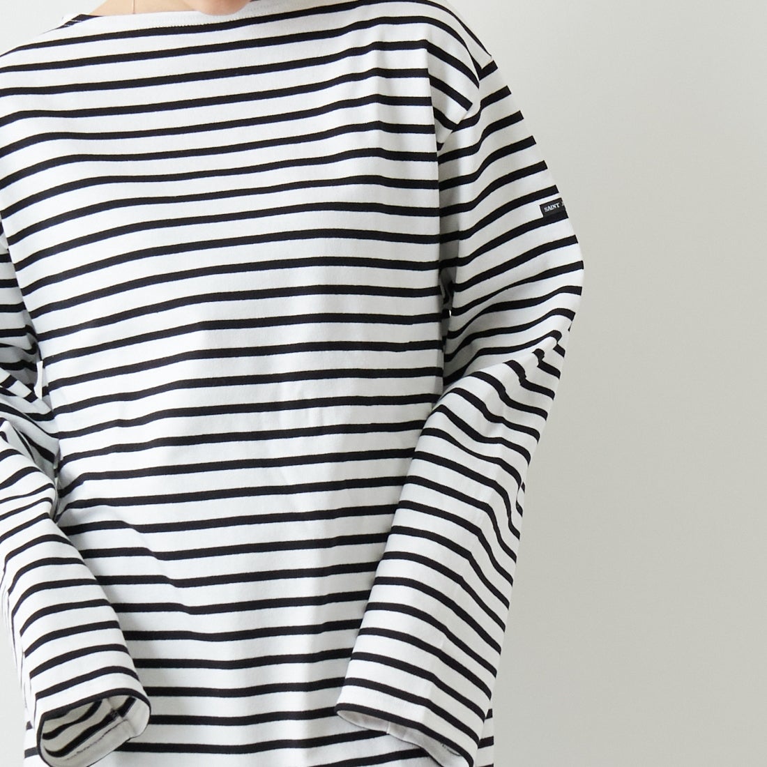 ST.JAMES [セントジェームス] バスクロングスリーブTシャツ [OUESSANT] ECR/NOI &&モデル身長：160cm 着用サイズ：7&&