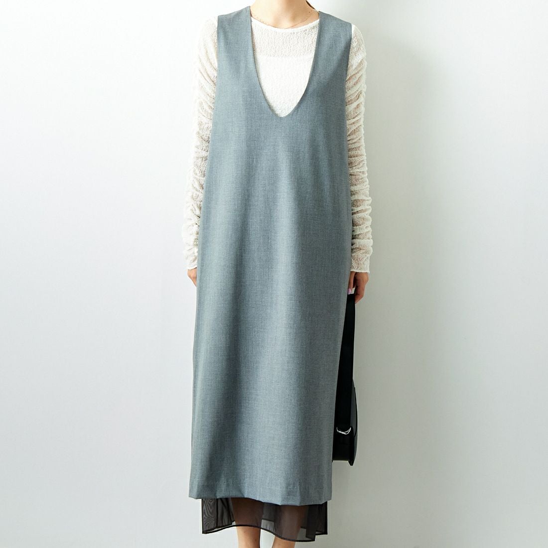 MICA&DEAL [マイカアンドディール] ディープUネックワンピース [0124304190] GRAY &&モデル身長：167cm 着用サイズ：F&&