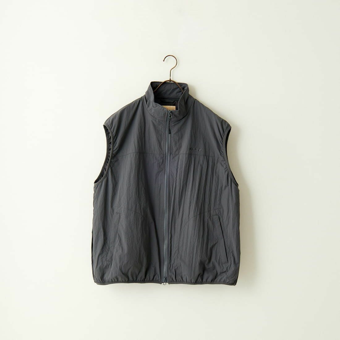 KELTY [ケルティ] 別注 中綿入り サイドスリットナイロンベスト [KE243W10IN02-JF] CHARCOAL