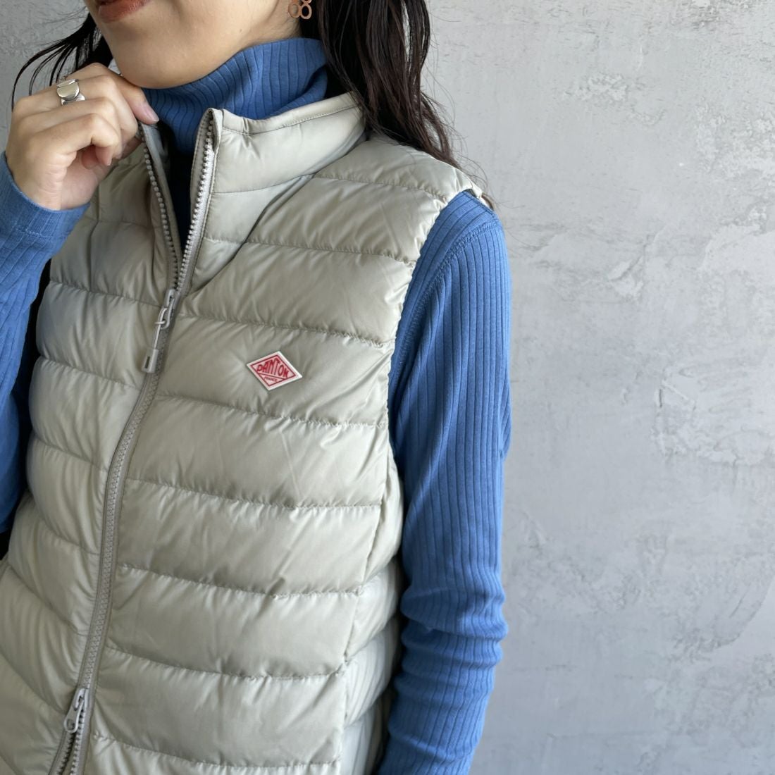 DANTON [ダントン] スタンドカラー ミドルダウンベスト [DT-A0550NRP] GREIGE