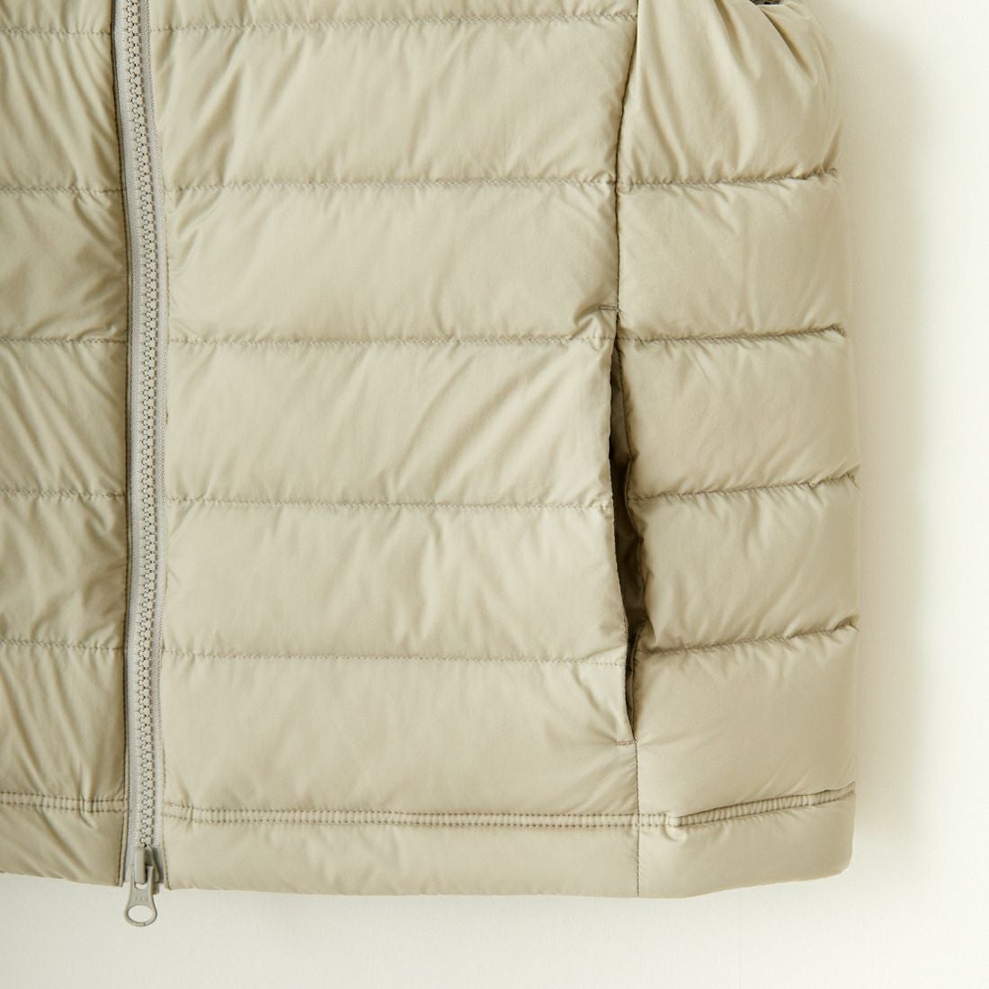 DANTON [ダントン] スタンドカラー ミドルダウンベスト [DT-A0550NRP] GREIGE