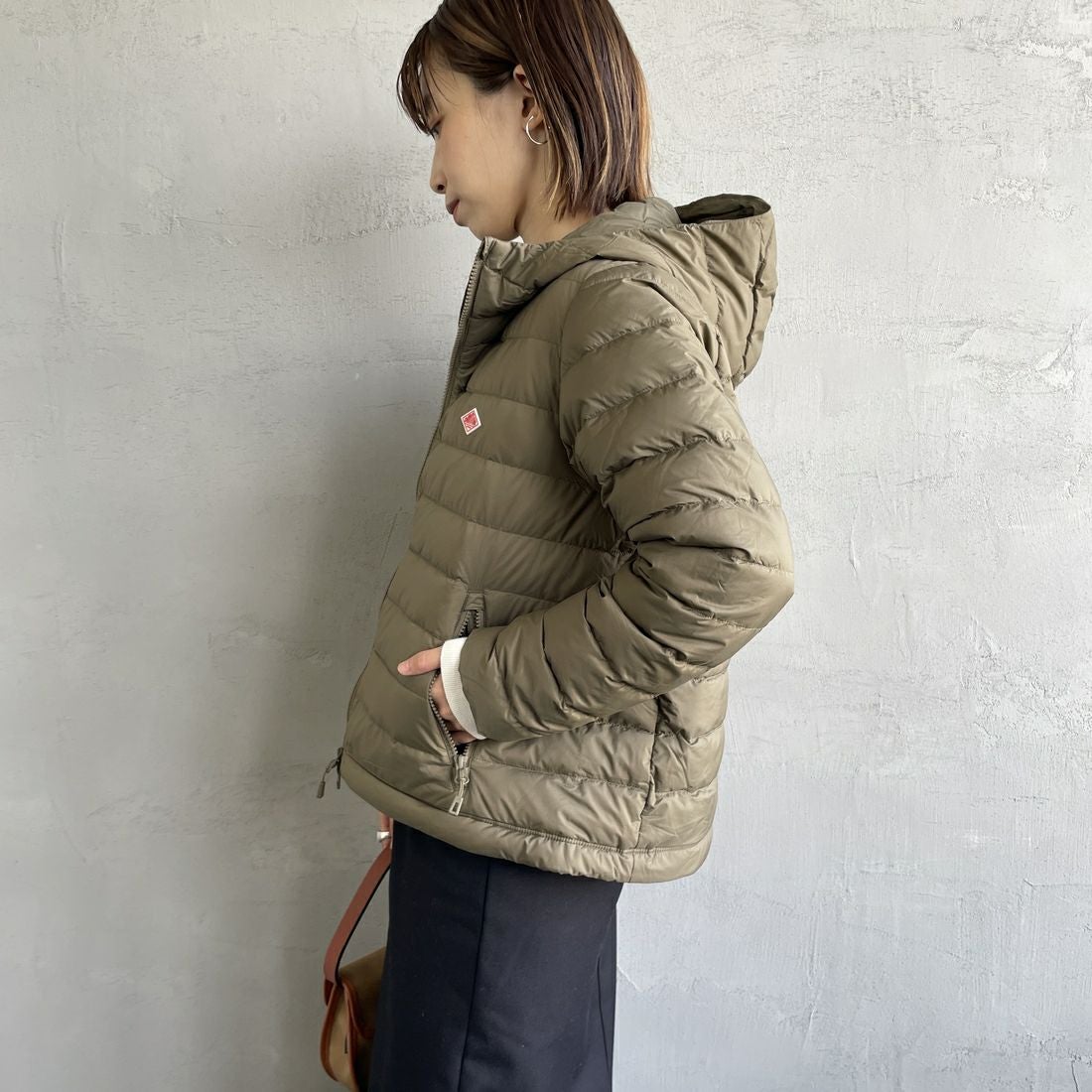 DANTON [ダントン] ミドルダウンフードジャケット [DT-A0563NRP] KHAKI BROW&&モデル身長：158cm 着用サイズ：S&&