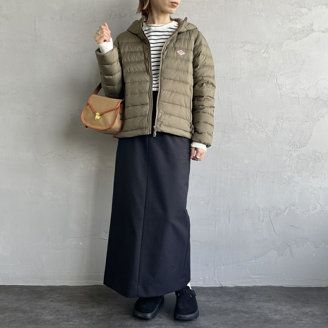 DANTON [ダントン] ミドルダウンフードジャケット [DT-A0563NRP] KHAKI BROW&&モデル身長：158cm 着用サイズ：S&&