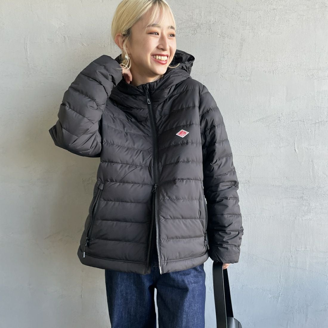 DANTON [ダントン] ミドルダウンフードジャケット [DT-A0563NRP] BLACK&&モデル身長：150cm 着用サイズ：S&&