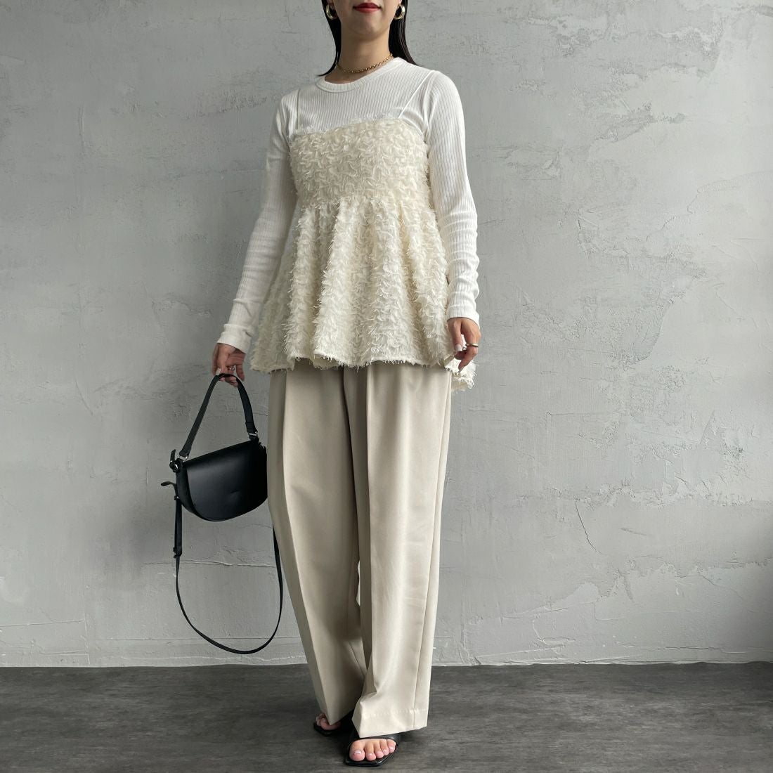 USINE [ユジーヌ] フェザーキャミブラウス [2430602] IVORY &&モデル身長：163cm 着用サイズ：F&&